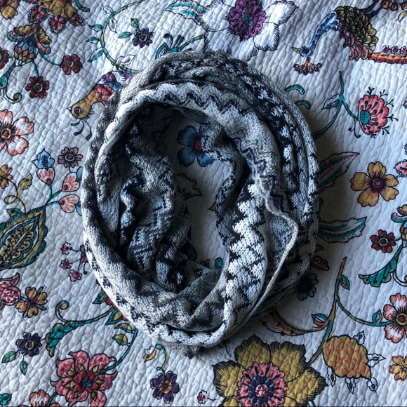 Patterned Infinity Scarf - Picture 1 of 3